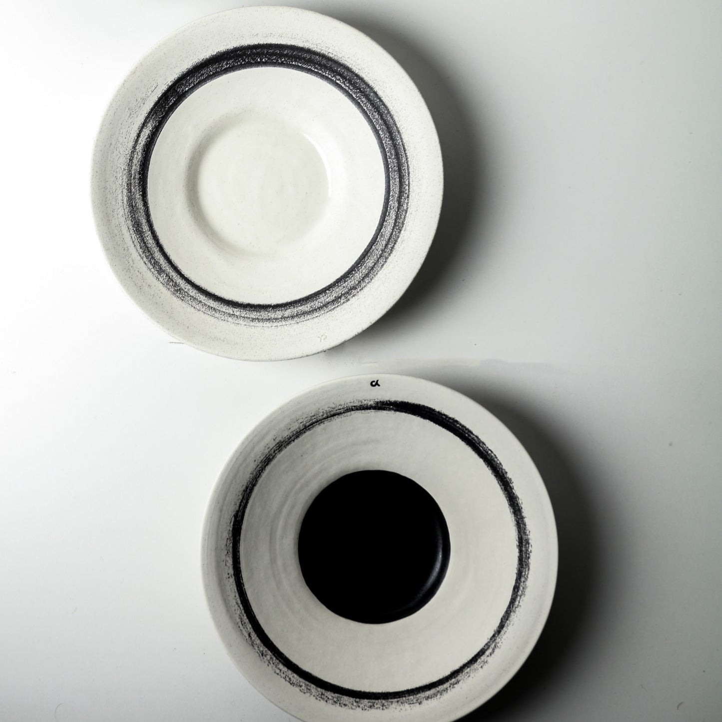 Basalt Pasta Plate l ⌀25cm