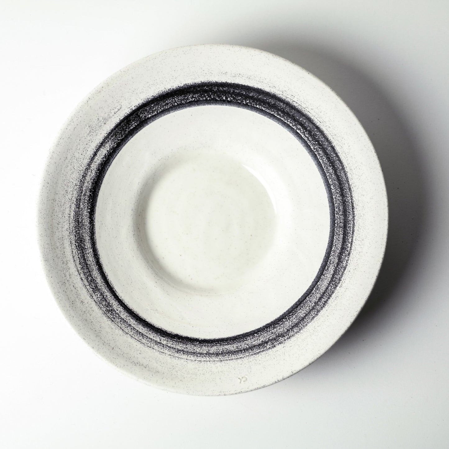 Basalt Pasta Plate l ⌀25cm