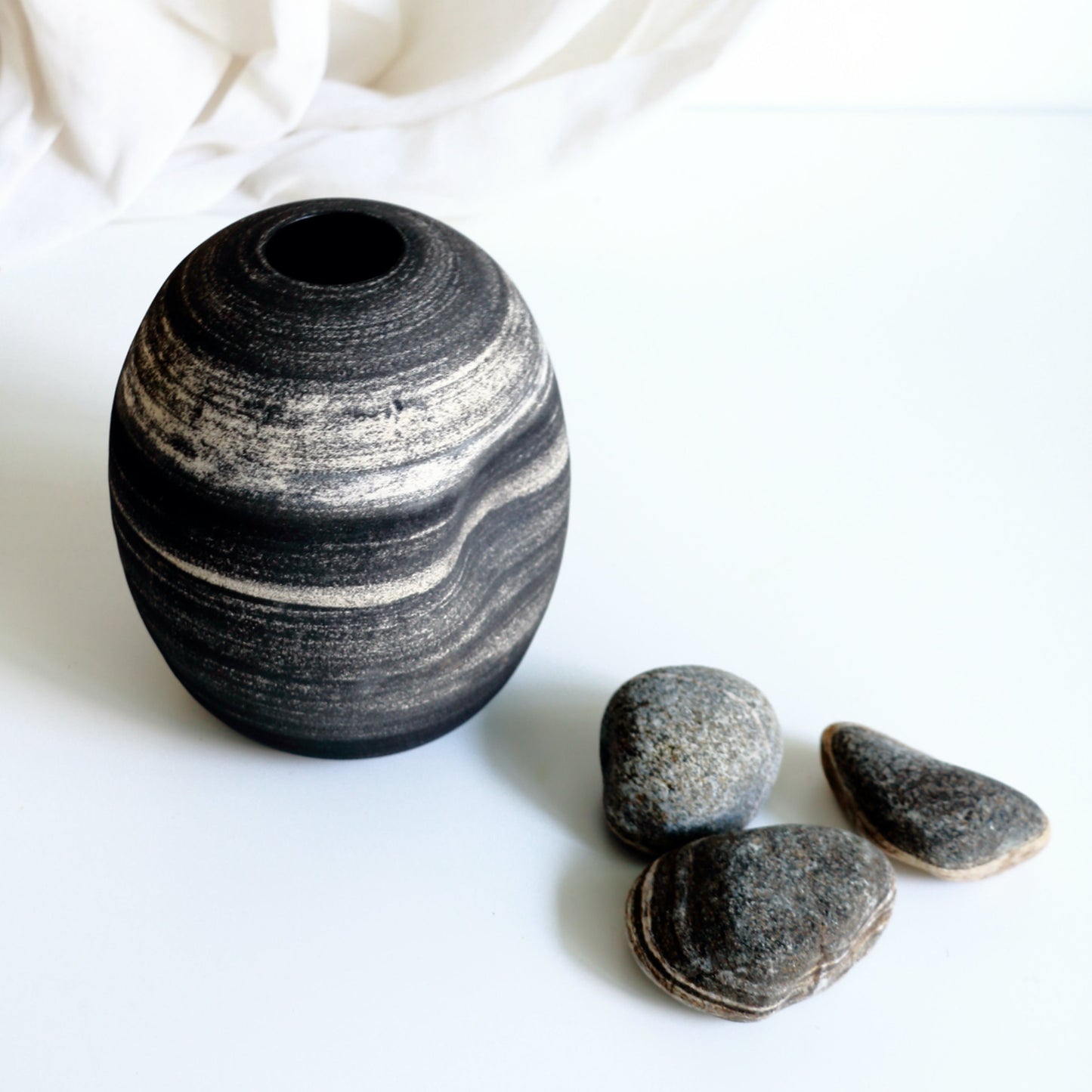 Egg Vase + Pebble l Meta-Morphic