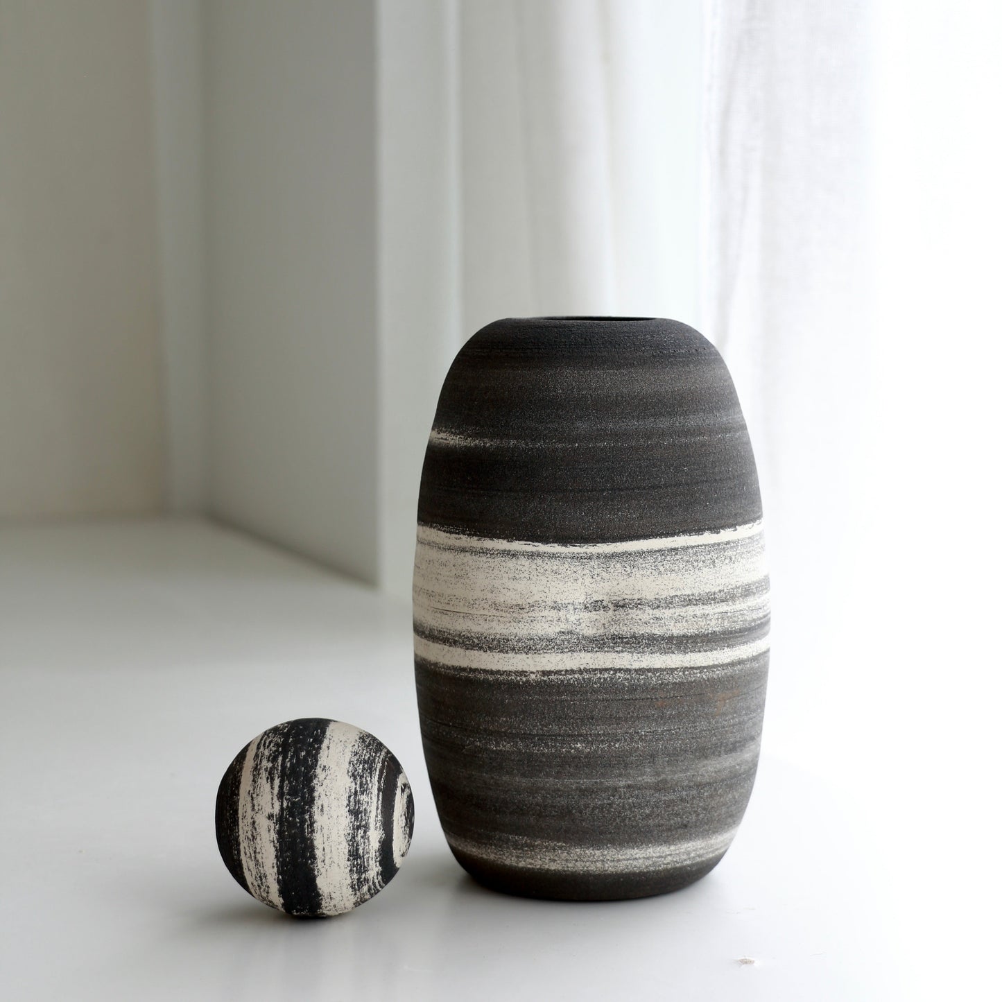 Egg Vase + Pebble l Meta-Morphic