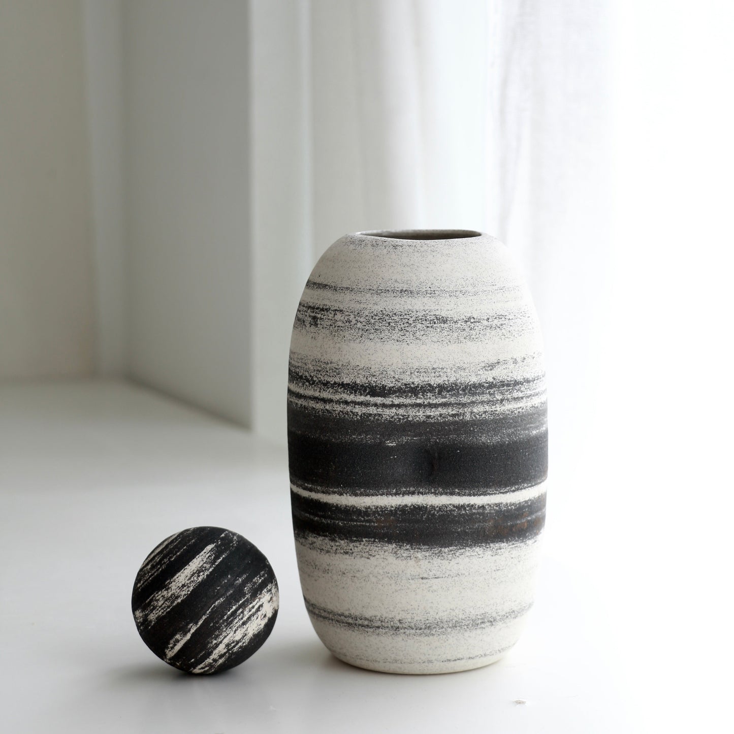 Egg Vase + Pebble l Meta-Morphic