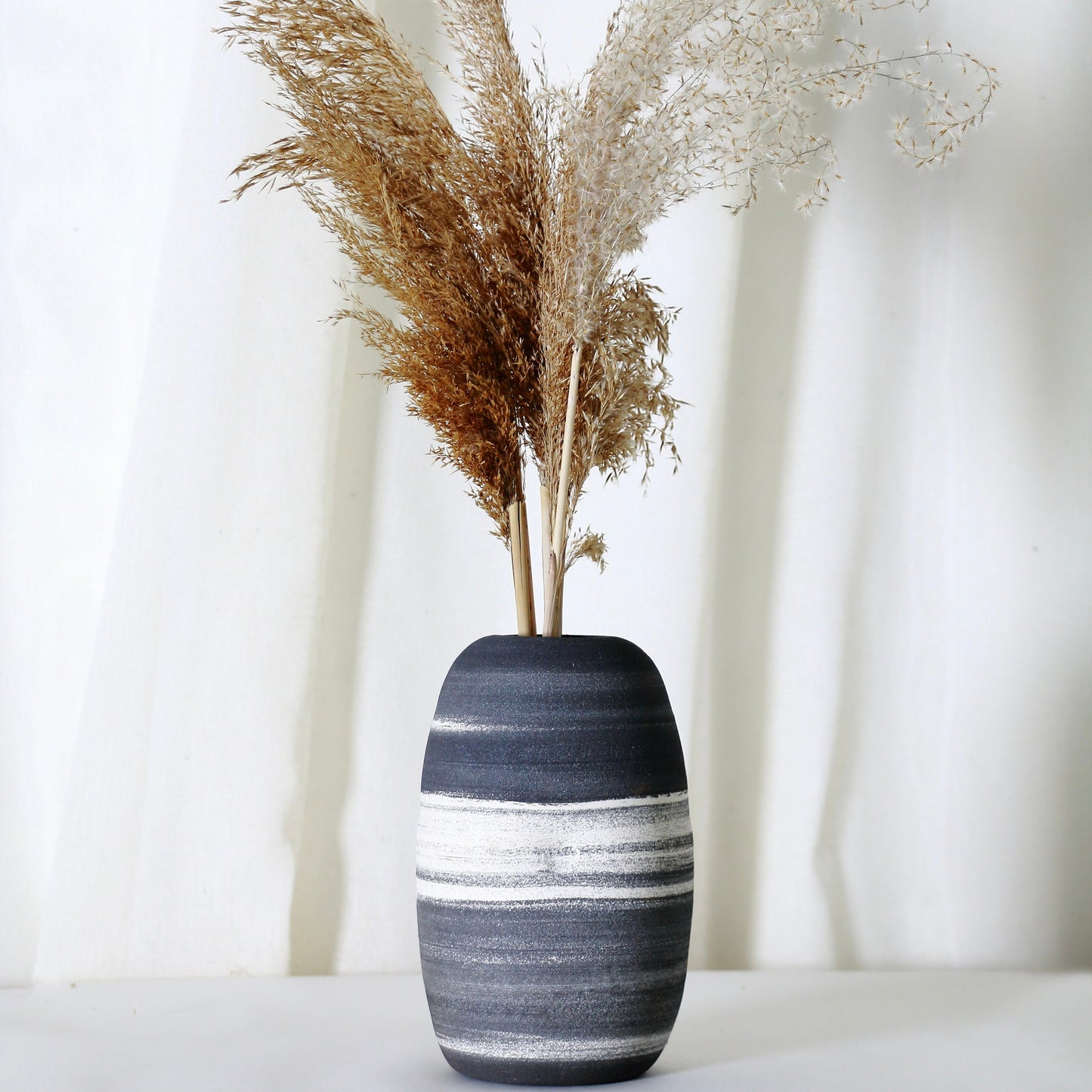 Egg Vase + Pebble l Meta-Morphic