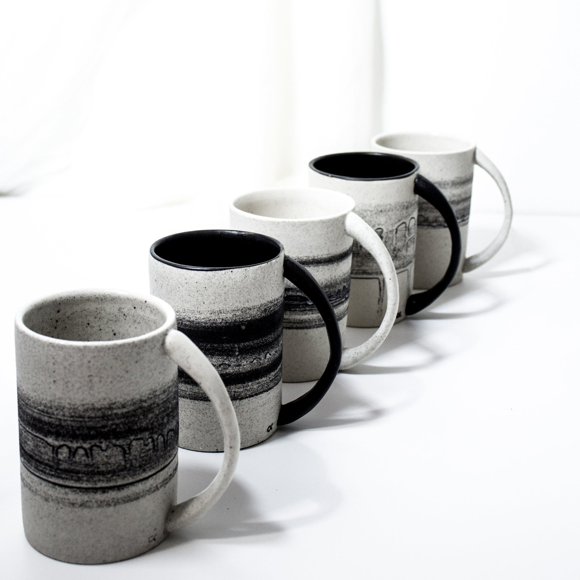 -Latte / Cappuccino Coffee Cup l -Black Matt on white porcelain clay -Straight Edge, slim body with lip to bottom, full arch handle -Modern simple shape + natural texture *Basalt Collection Drawing of mixture of dark minerals. The unique organic drawing is applied in a rotation motion of my wheel. 