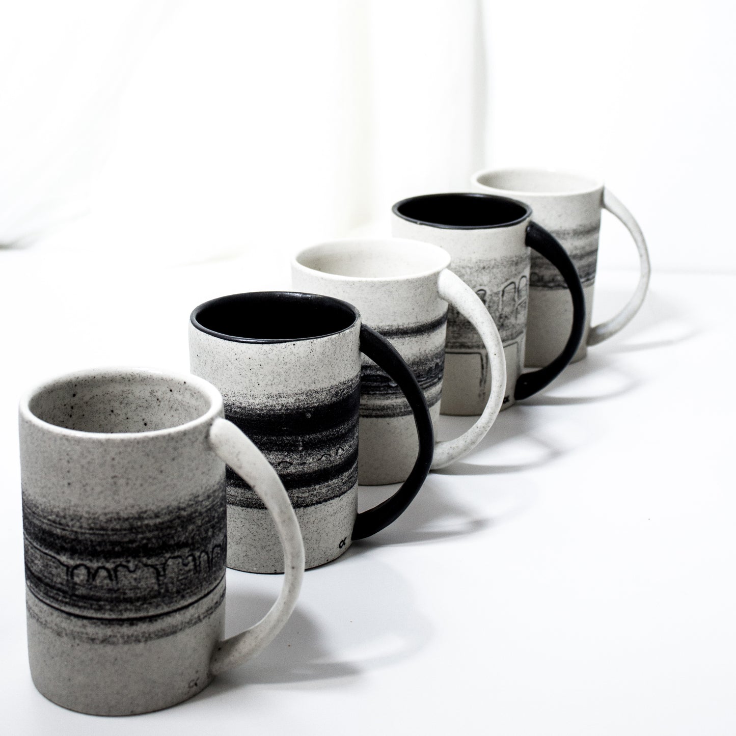 -Americano / Dripped Coffee Cup l Straight Edge -Straight Edge, slim body with lip to bottom, full arch handle -Modern simple shape + natural texture *Basalt Collection Drawing of mixture of dark minerals. The unique organic drawing is applied in a rotation motion of my wheel. 