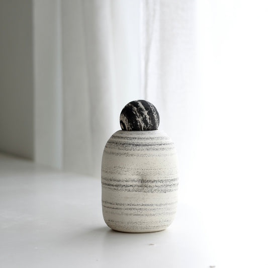 Mini Vase + Pebble  l  Meta-Morphic